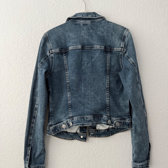 Guess NWT Women’s Distressed Denim Jacket Size Small - Picture 2 of 15